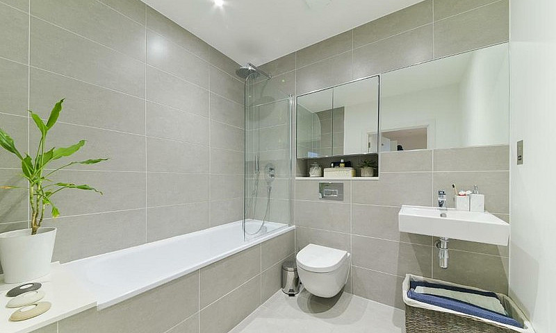 2 Bedroom Flat In Wa...