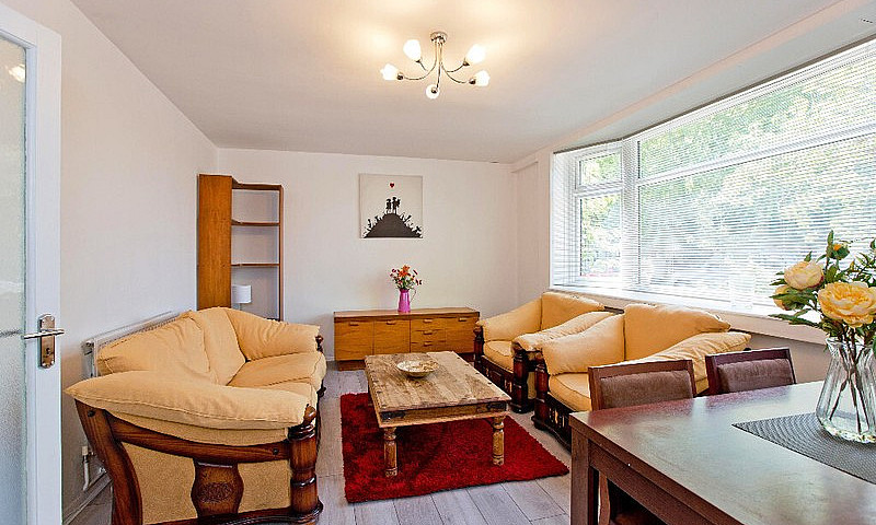 Large 4 Bed House Ne...