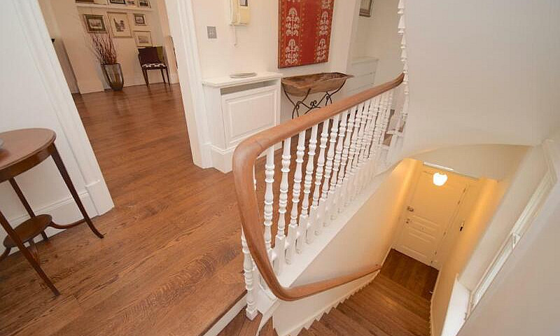 4 Bedroom Flat In Gr...