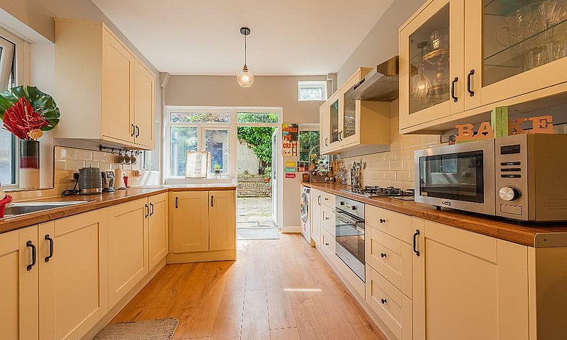 4 Bedroom House In W...