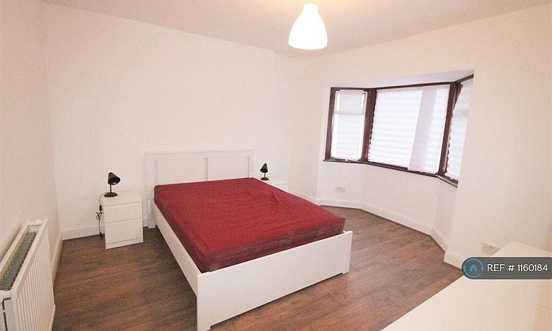 3 Bedroom House In T...