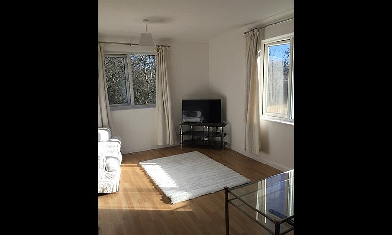 2 Bed Maisonette, Gl...