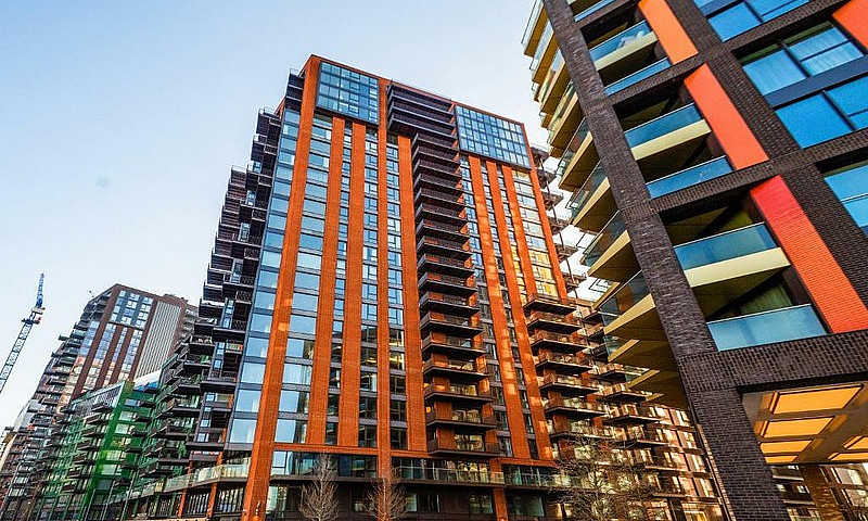 2 Bedroom Flat In Le...