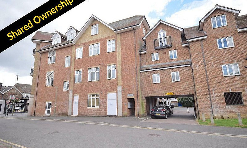 2 Bedroom Flat In El...