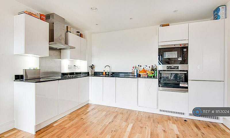 2 Bedroom Flat In Le...