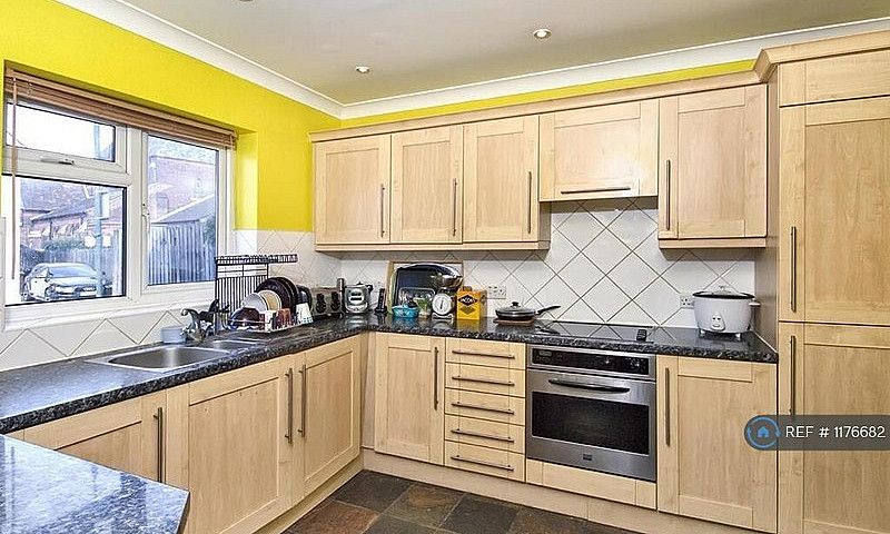 1 Bedroom In Mill Ro...
