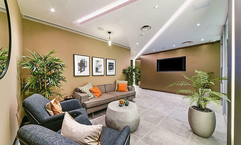 3 Bedroom Flat In Ca...