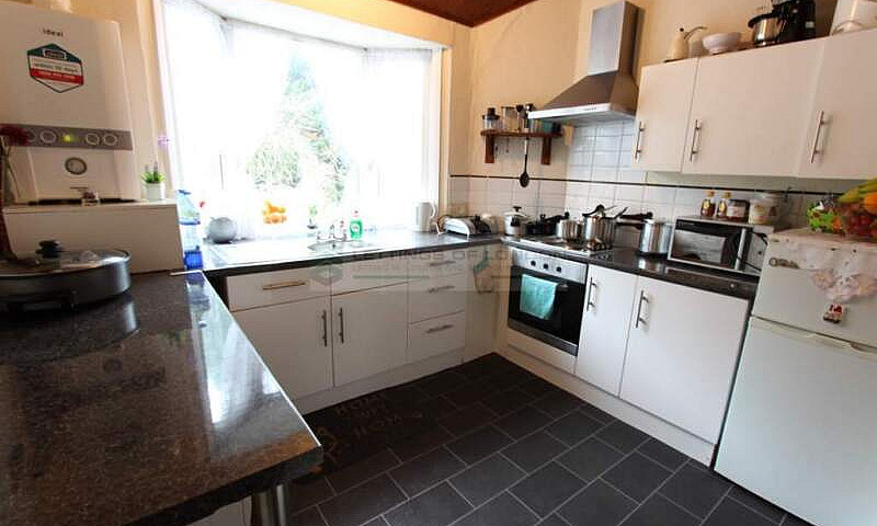 1 Bedroom Flat In Ch...