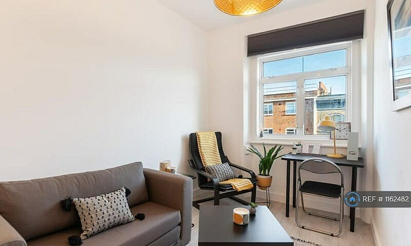 1 Bedroom Flat In La...