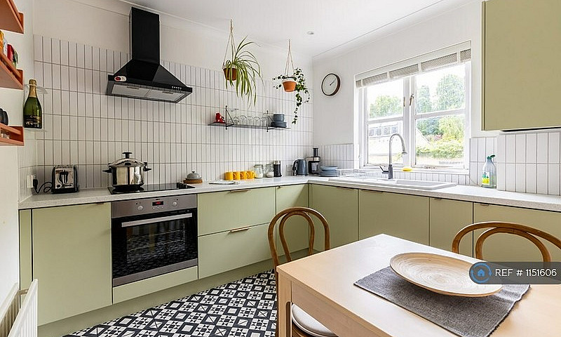 1 Bedroom Flat In Be...