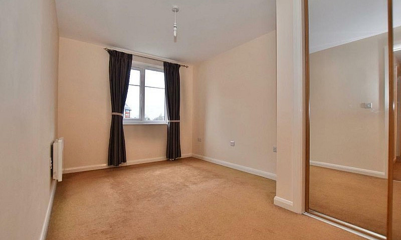 2 Bedroom Flat In 1-...