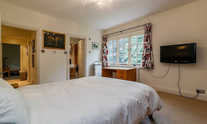 3 Bedroom Flat In 20...