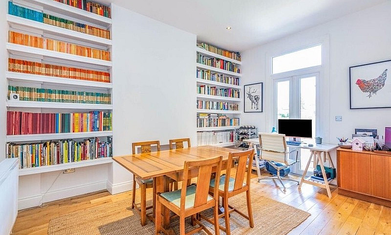 Beautiful 5 Bed Refu...