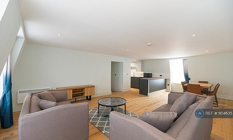 3 Bedroom Flat In We...