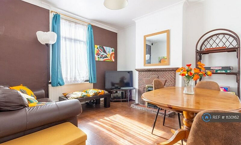 5 Bedroom House In W...