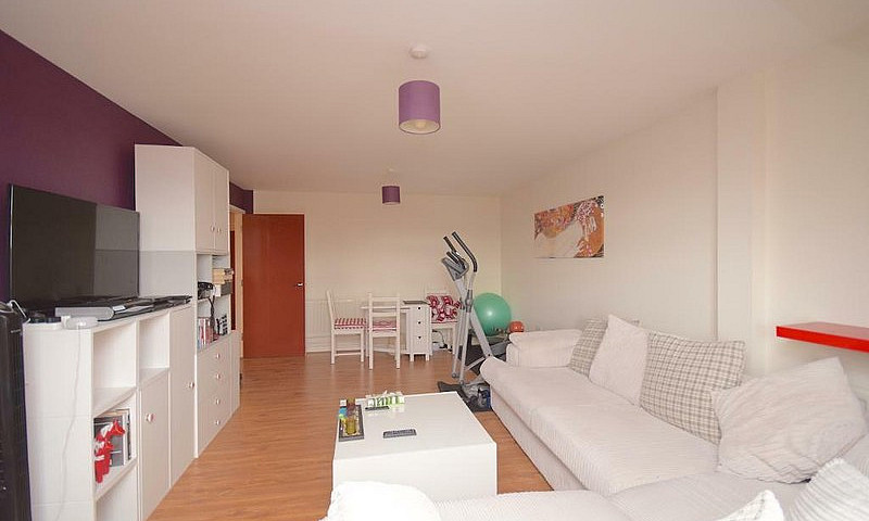 2 Bedroom Flat In El...