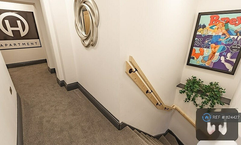 1 Bedroom In Upper F...