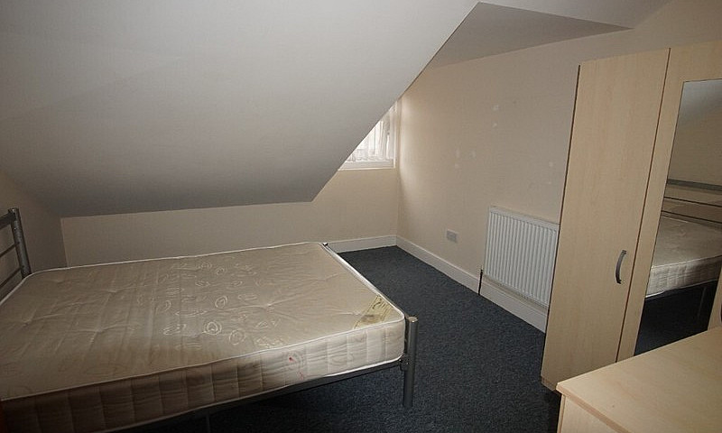 Spacious 2 Bedroom F...