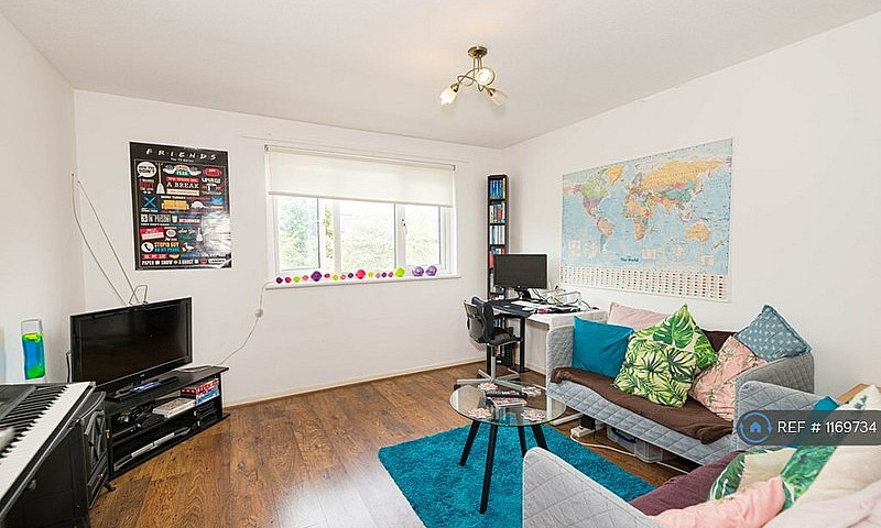 3 Bedroom House In L...