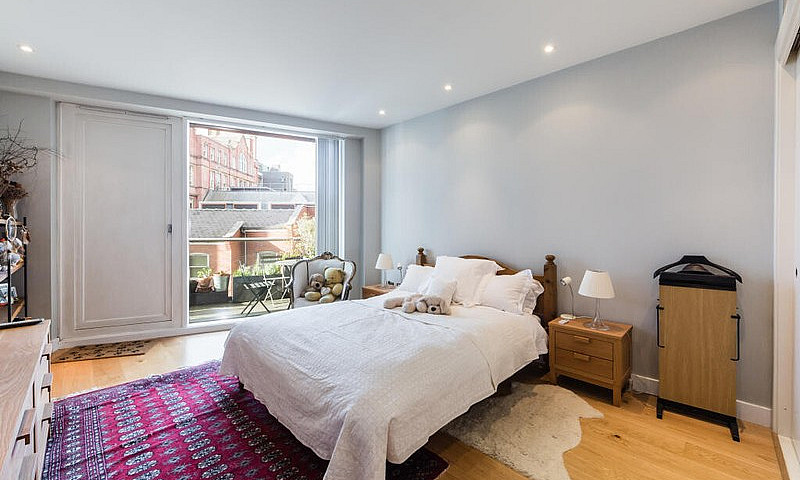 Large 3 Bedroom Flat...