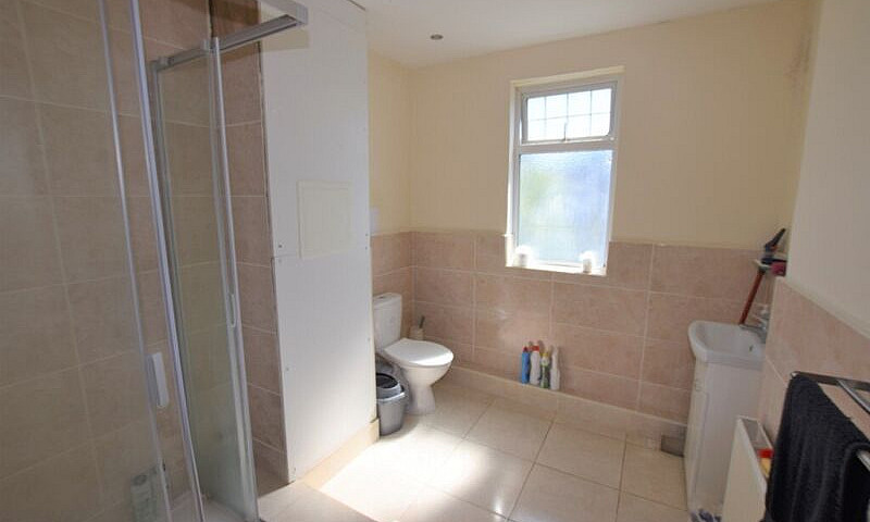 1 Bedroom In Clarend...