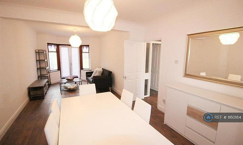 3 Bedroom House In T...
