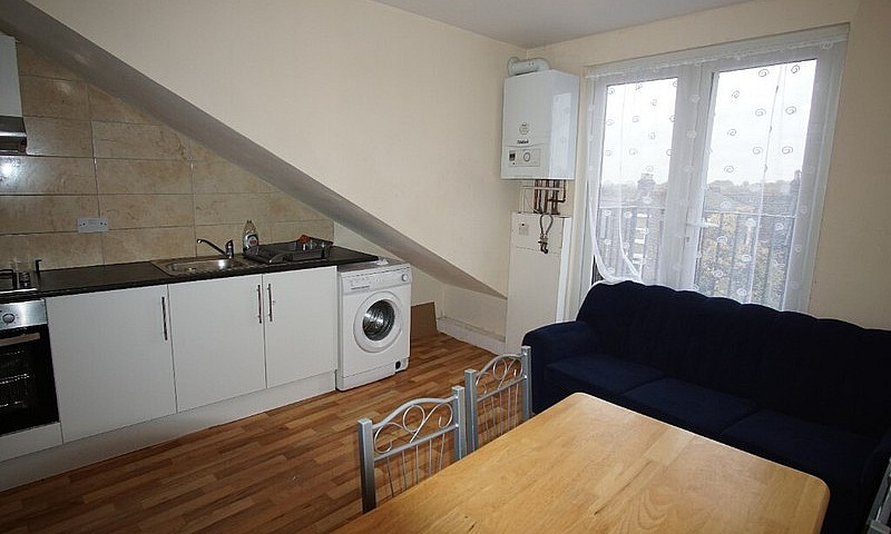 Spacious 2 Bedroom F...