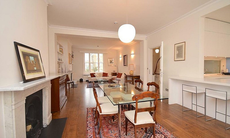 4 Bedroom Flat In Gr...