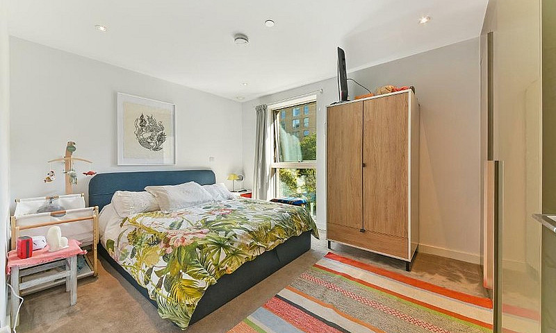 1 Bedroom Flat In Ty...