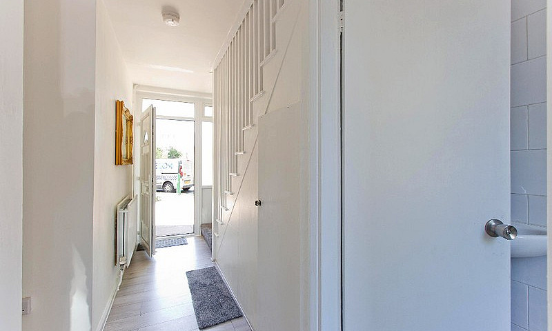 Large 4 Bed House Ne...