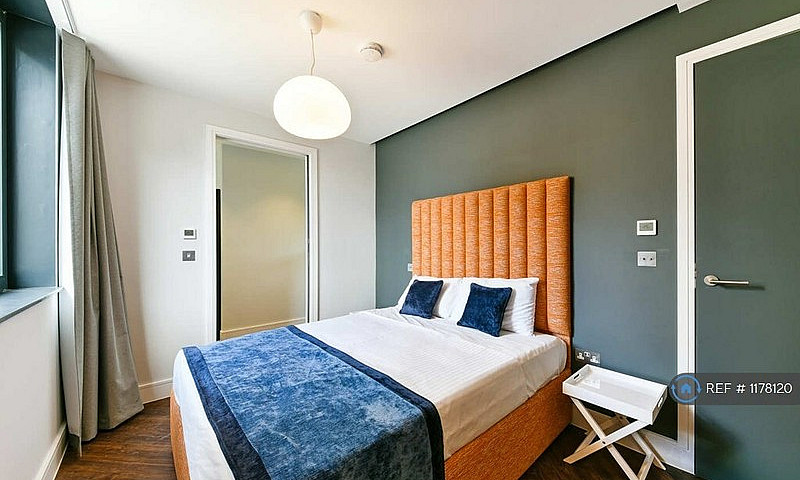 2 Bedroom Flat In Bl...