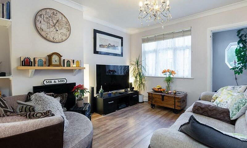 2 Bedroom Flat In Er...