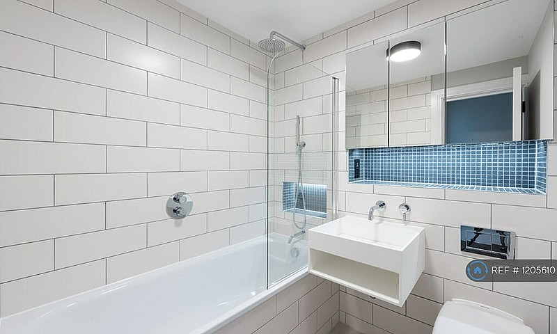 2 Bedroom Flat In Th...