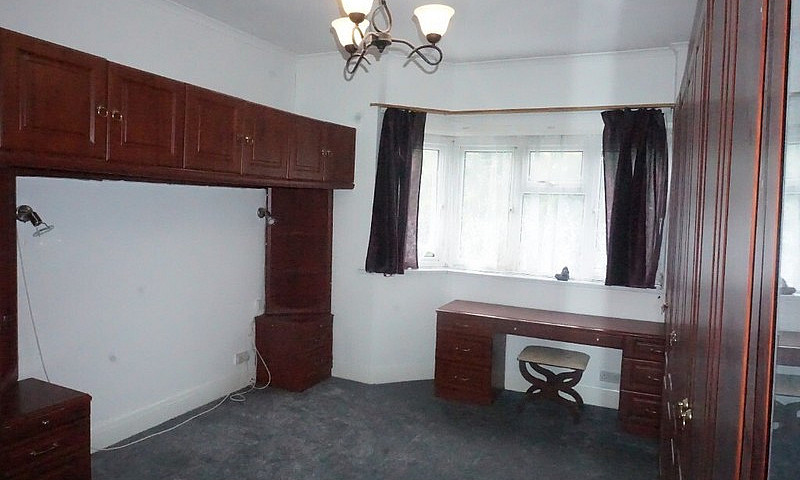 Impressive 4 Bed Roo...