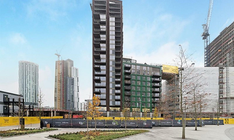 2 Bedroom Flat In Le...