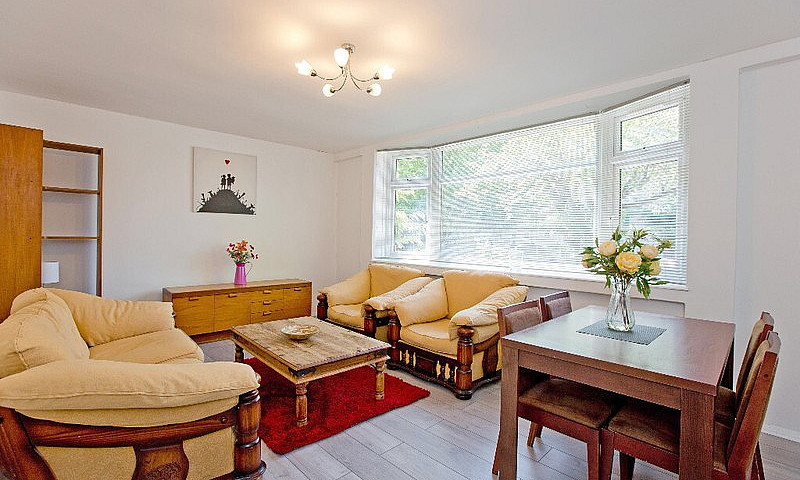 Large 4 Bed House Ne...