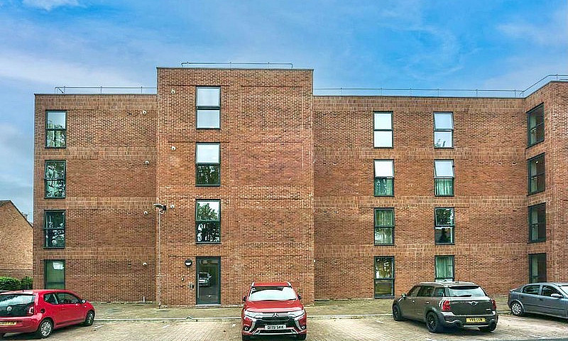 1 Bedroom Flat In 11...