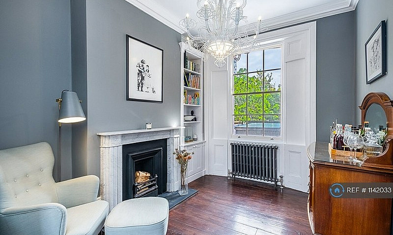 4 Bedroom House In A...