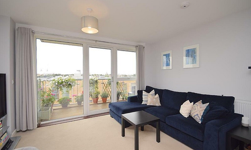 2 Bedroom Flat In Fa...
