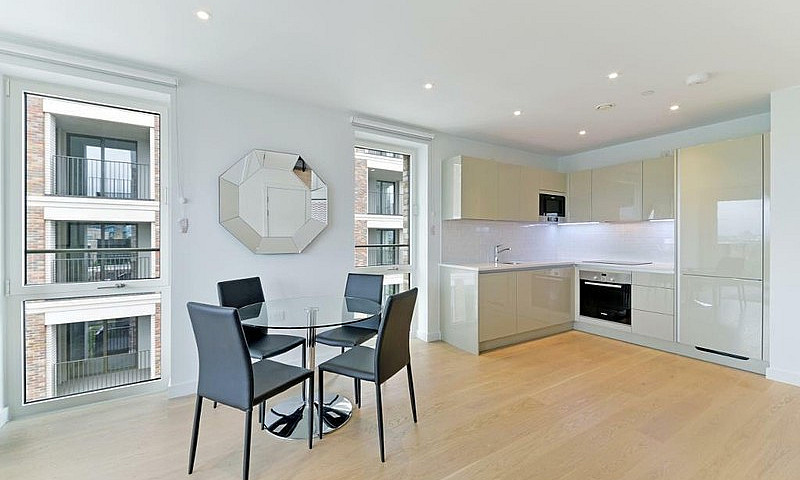 1 Bedroom Flat In Dr...