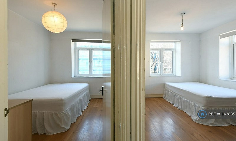 2 Bedroom Flat In Ke...