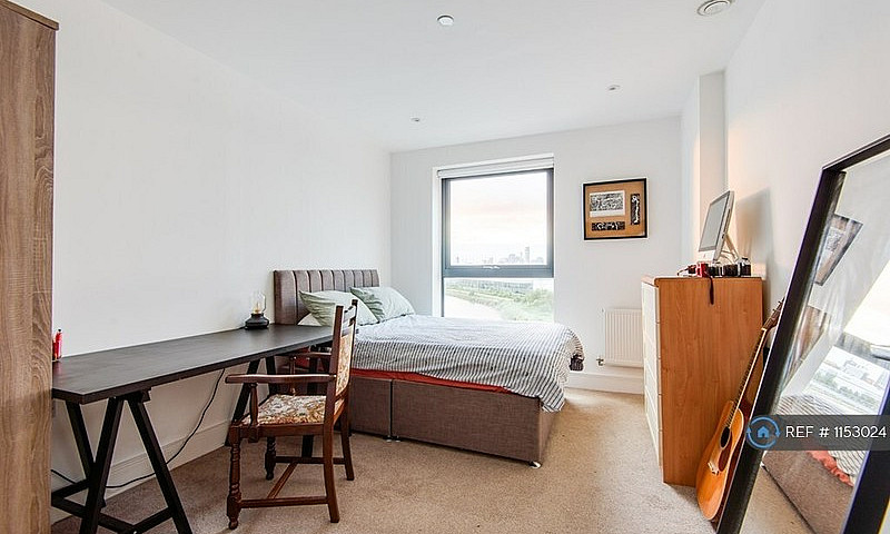 2 Bedroom Flat In Le...