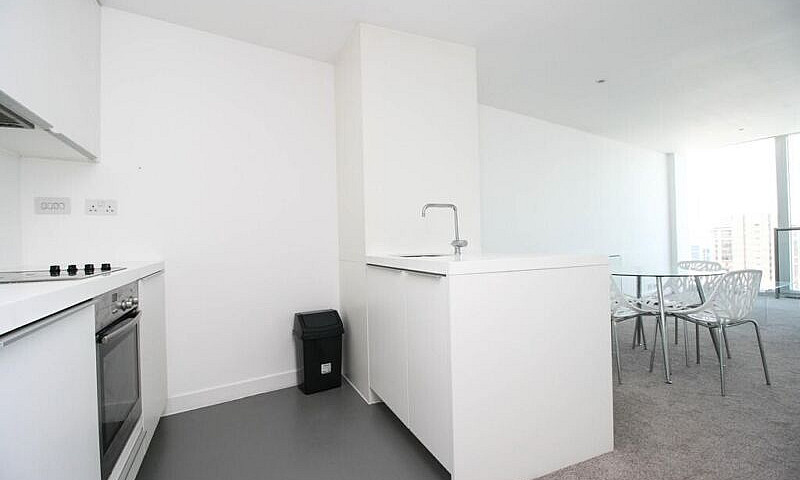 **Luxury 2 Bed 2 Bat...