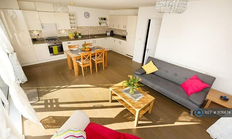 2 Bedroom Flat In Ke...