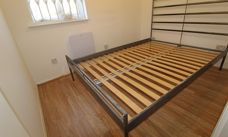 Superb 1 Bedroom Gar...