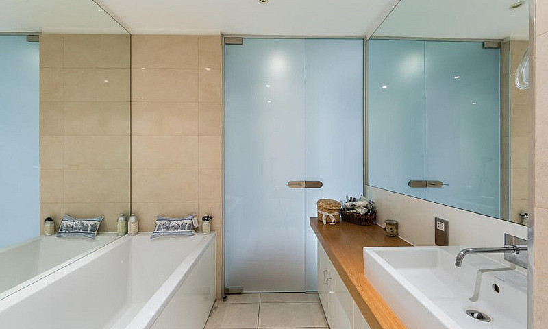 Large 3 Bedroom Flat...