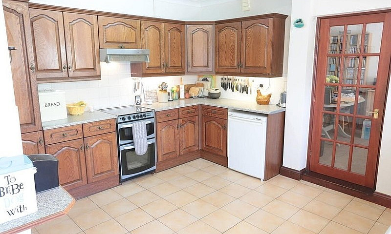 2 Bedroom Bungalow H...