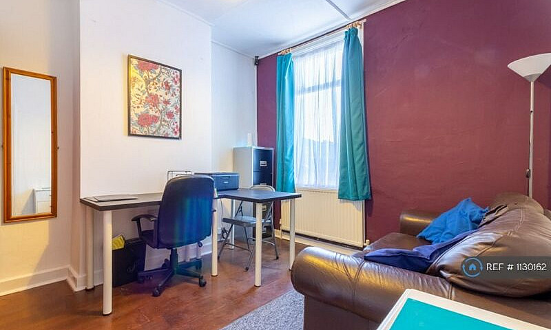 5 Bedroom House In W...