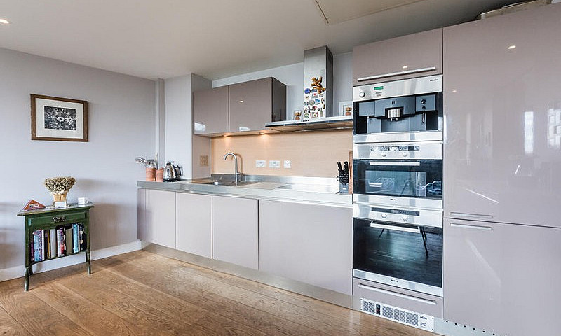 Large 3 Bedroom Flat...