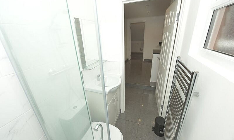  Newly Refurbished T...